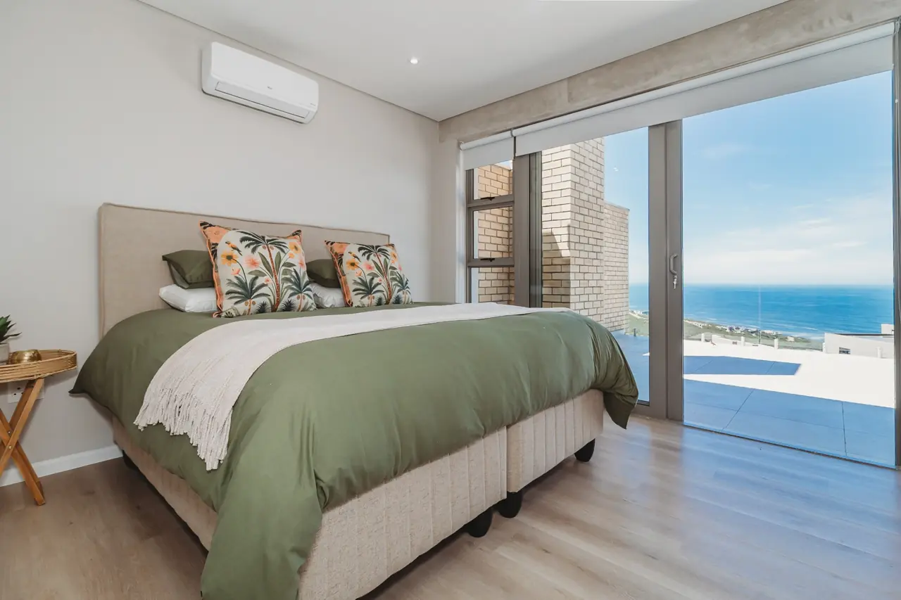 Horizon Residence — bedrooms, bathrooms and ocean outlook