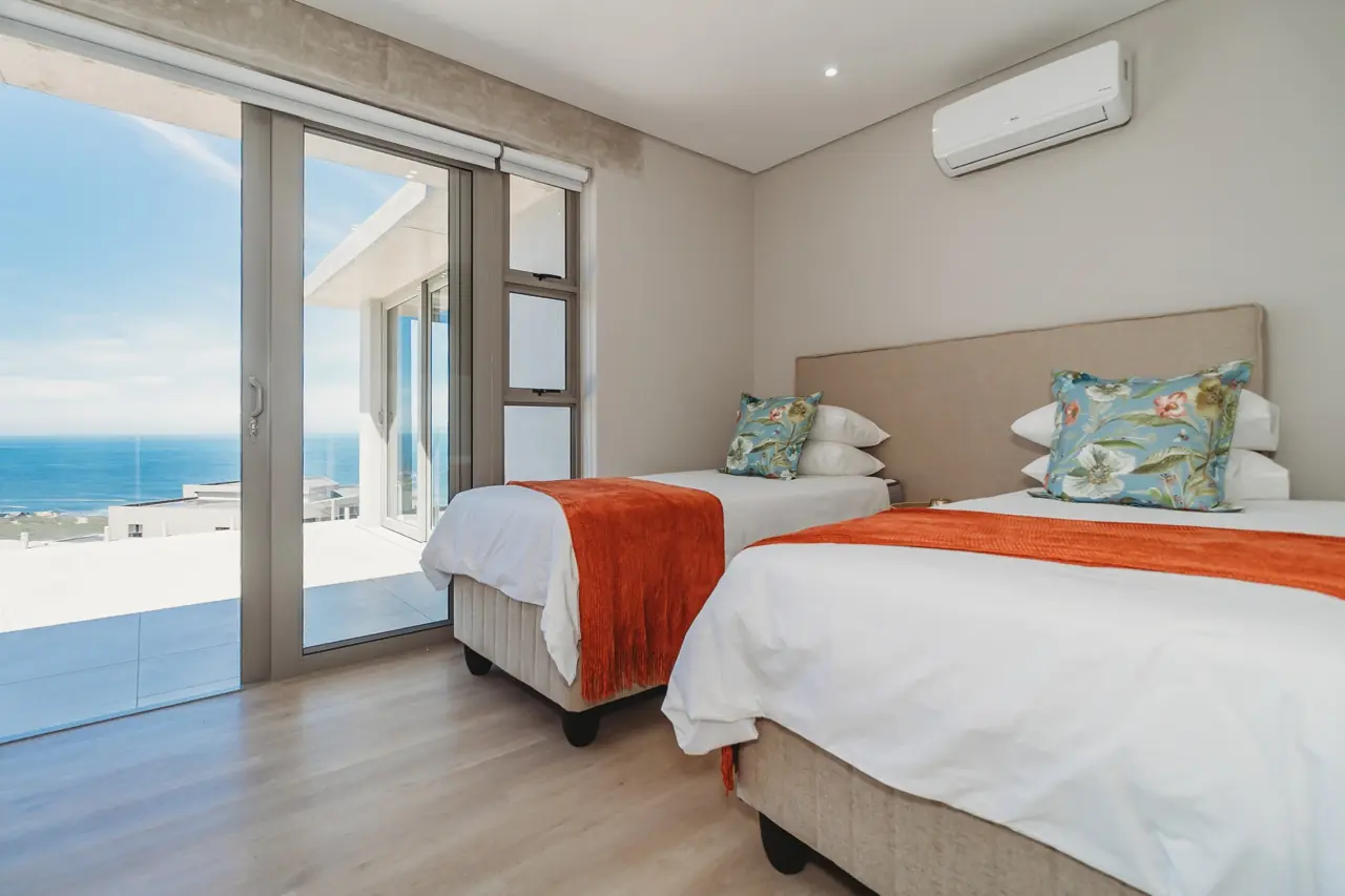 Horizon Residence — bedrooms, bathrooms and ocean outlook