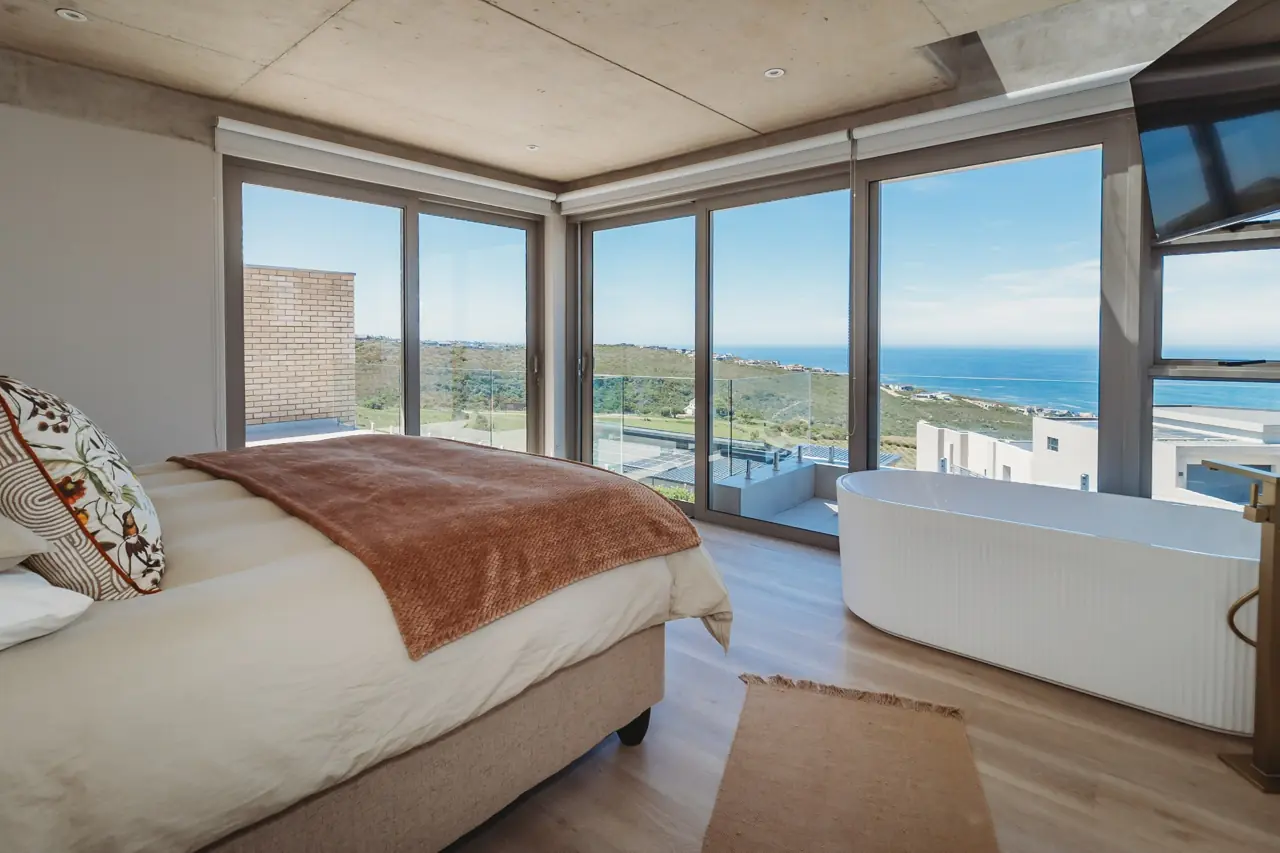Horizon Residence — bedrooms, bathrooms and ocean outlook