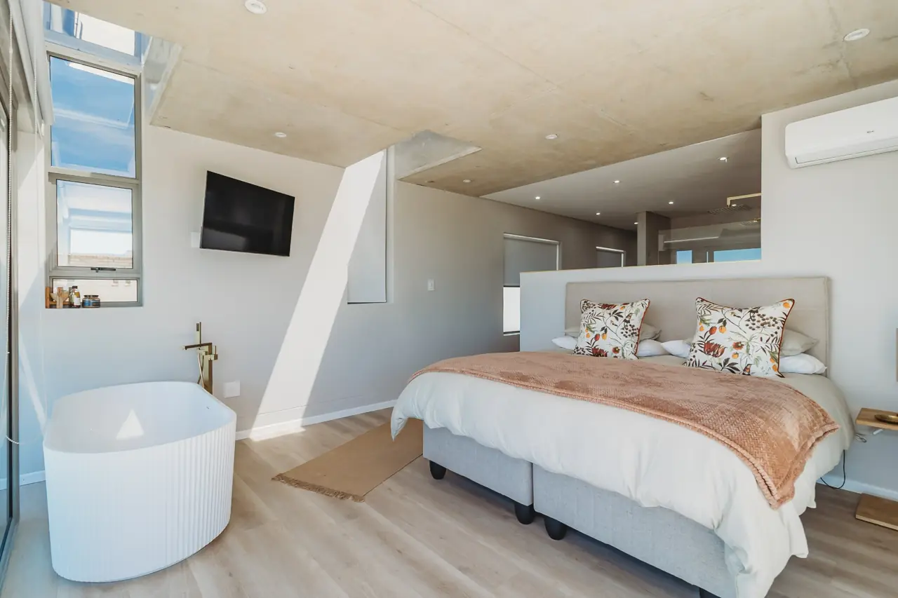 Horizon Residence — bedrooms, bathrooms and ocean outlook