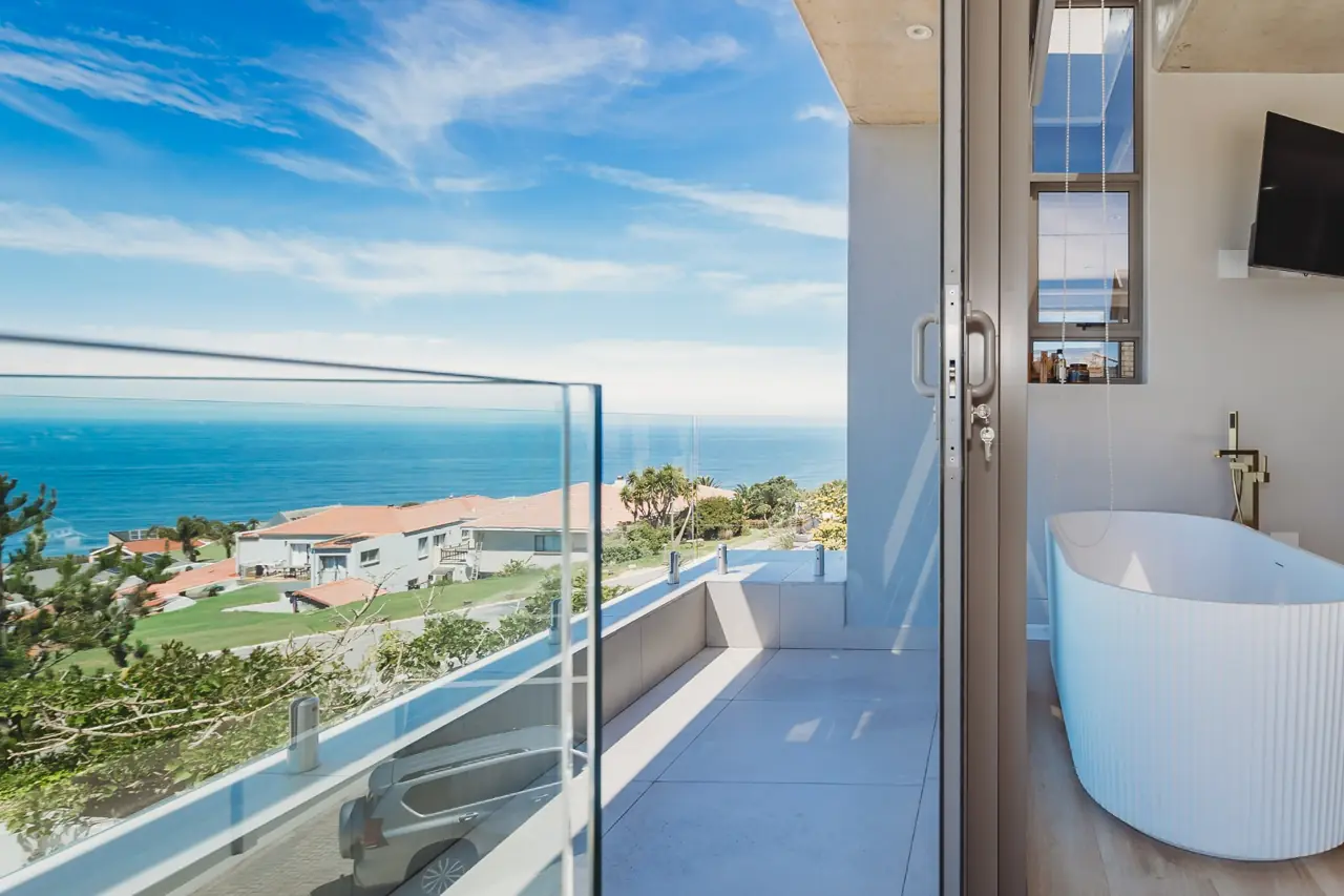 Horizon Residence — bedrooms, bathrooms and ocean outlook