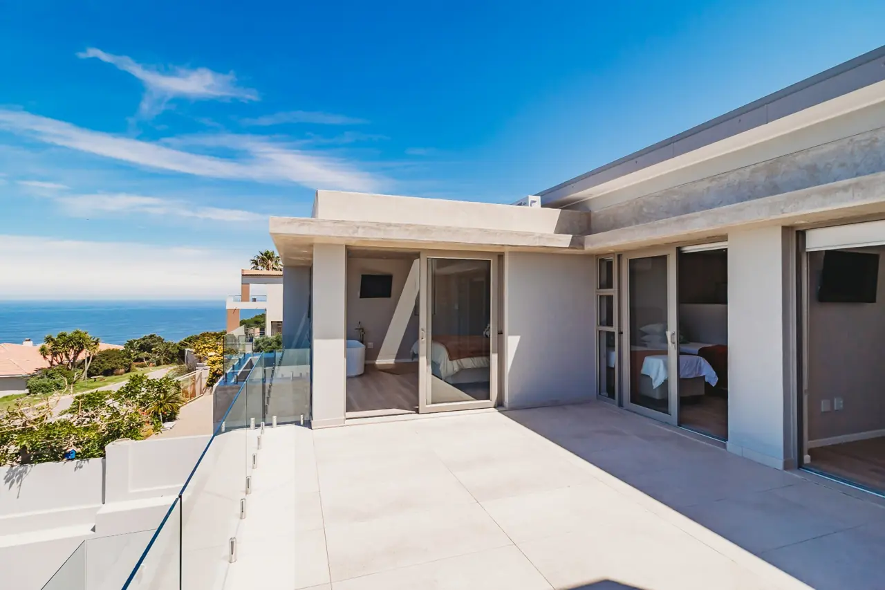 Horizon Residence — bedrooms, bathrooms and ocean outlook