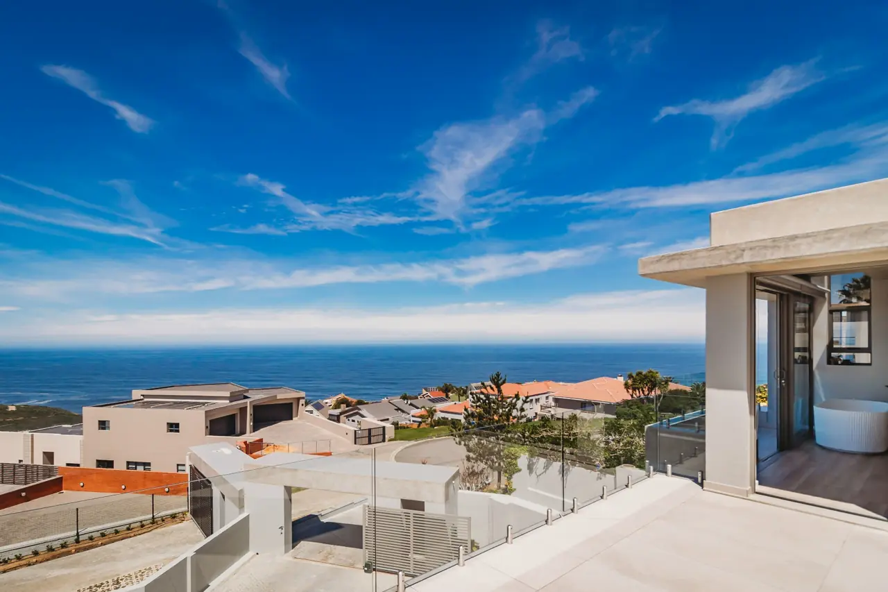 Horizon Residence — bedrooms, bathrooms and ocean outlook