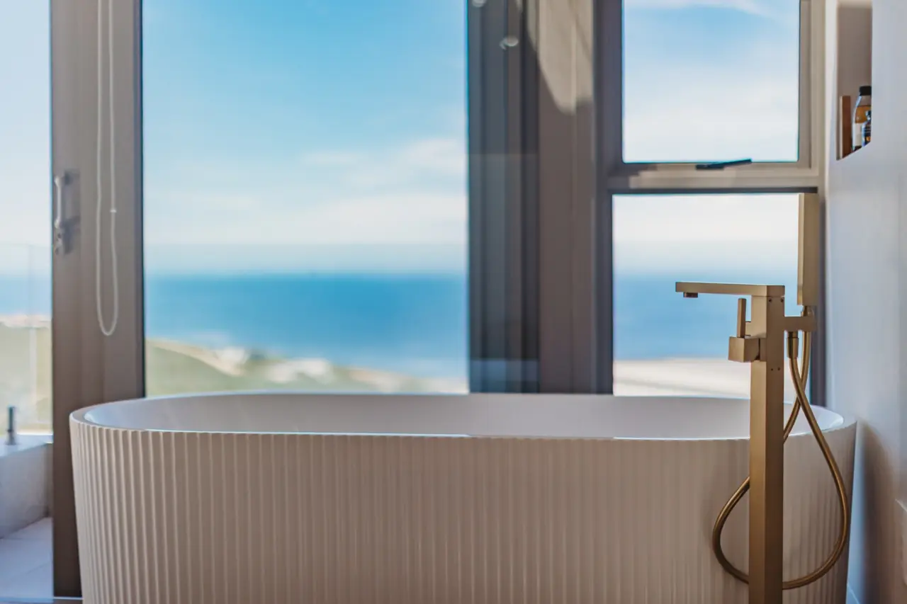 Horizon Residence — bedrooms, bathrooms and ocean outlook