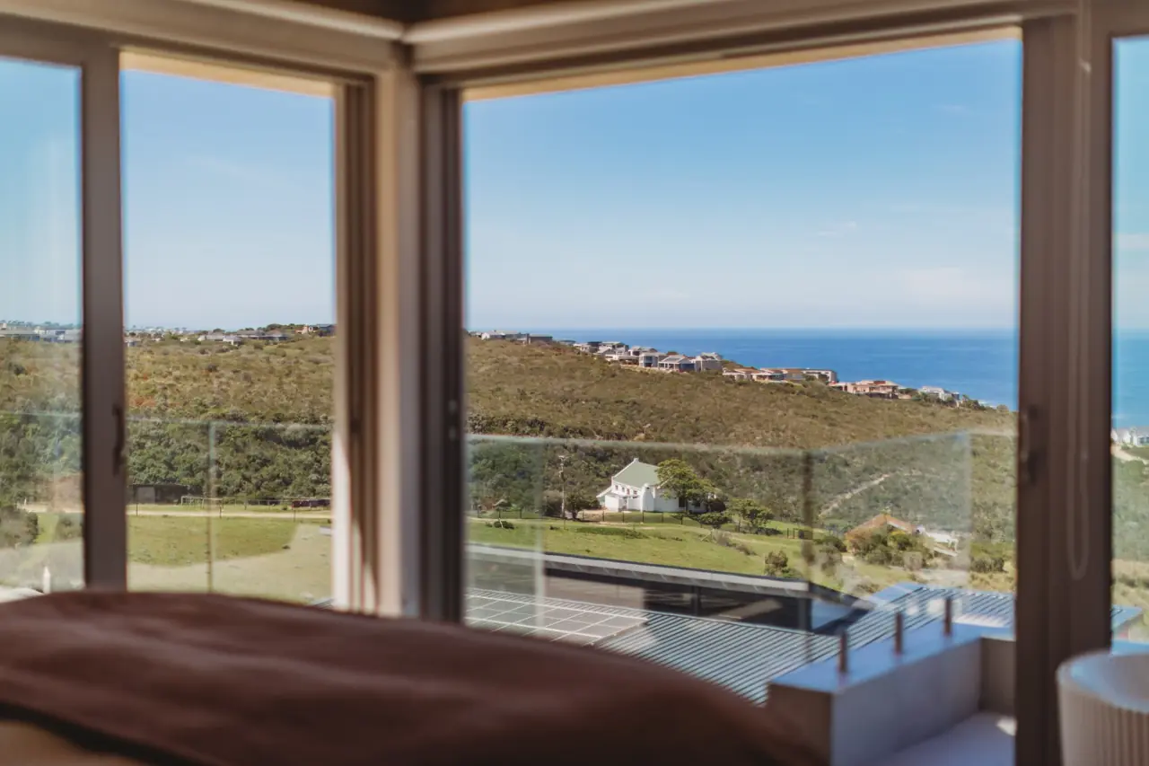 Horizon Residence — bedrooms, bathrooms and ocean outlook
