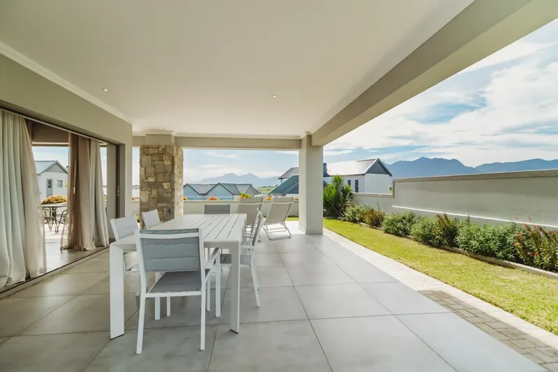 Covered terrace and mountain outlook