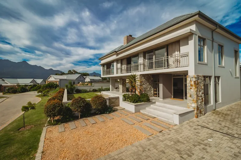 Grandview Manor exterior and landscaped garden